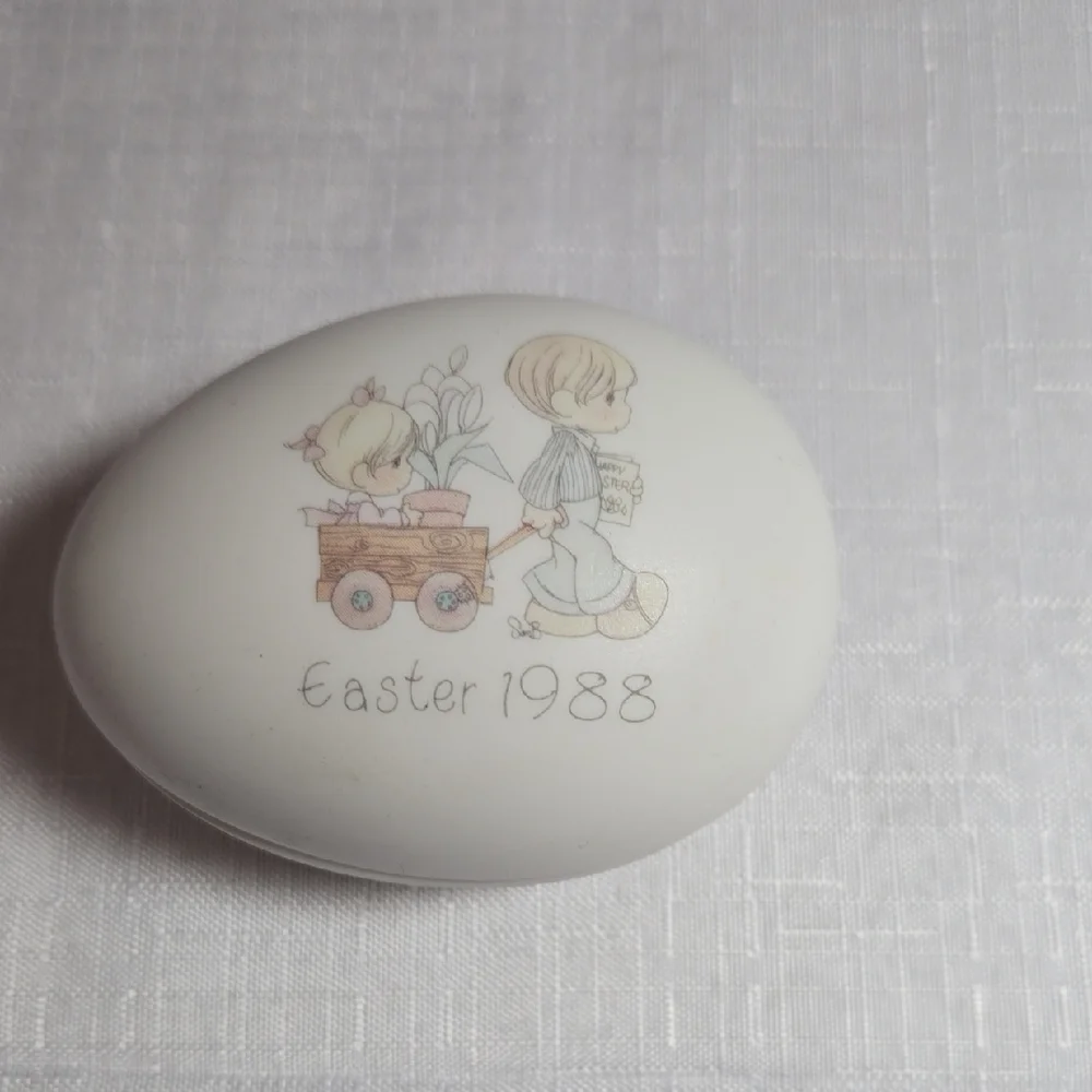 Vintage Enesco Precious Moments Easter 1988 Porcelain Egg Trinket Box Container